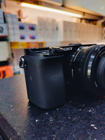 Sony A6100 with 16-50 4979888-0259563